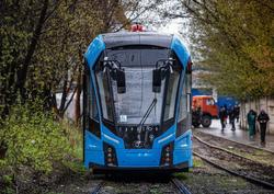 Новые трамваи поставлены Саратову досрочно, но будут ждать осени