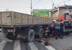 Двое пострадали в аварии Лады с грузовиком