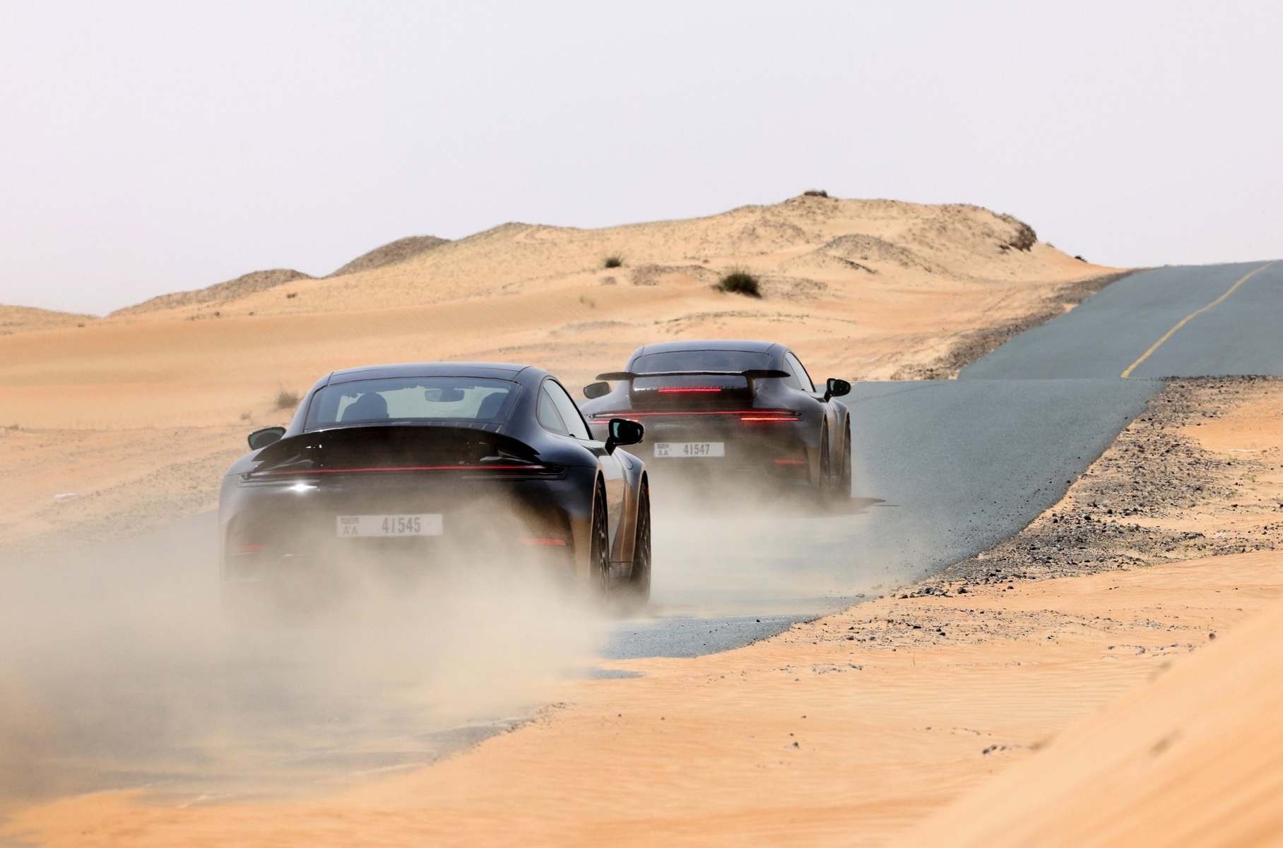 Компания Porsche опубликовала фотографии гибридного 911